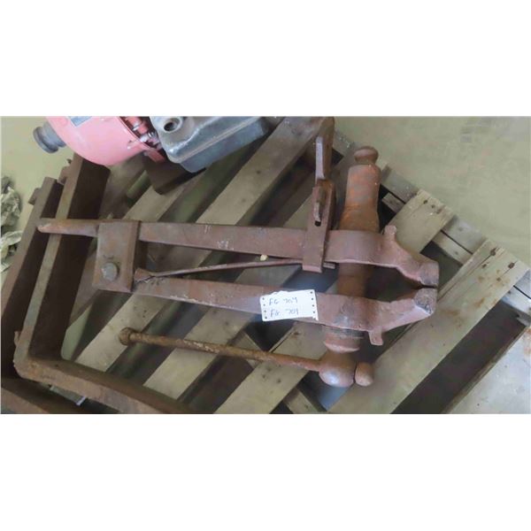 Large Blacksmith Leg Vice 