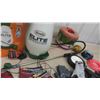 Image 3 : Scotts Elite Sprayer , Mr Heater Hand Warmers, Gloves , Twine , Plus