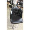 Image 4 : 3 Swivel Bar Stools 