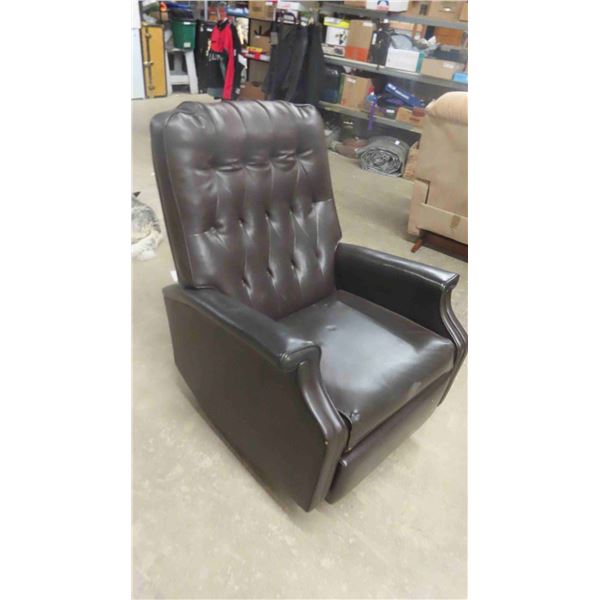 Leather / Leather-Style Reclining Chair 
