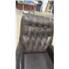Image 2 : Leather / Leather-Style Reclining Chair 