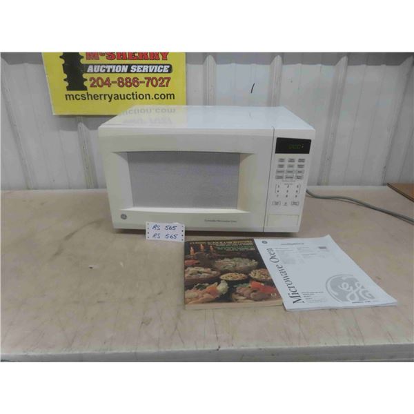 GE Microwave with Turntable , Manual & Cook Book -Works