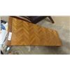 Image 10 : Dining Room Table 30'' x 54'' x 30'' , 14'' Leaf & 6 Chairs 