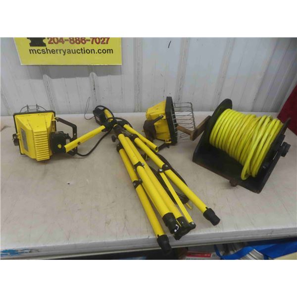 Stanley Work Lights w/ Extendable Stand, 75 FT. Extension Cord