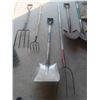 Image 3 : Yard Tools: Shovels, Rake, Pitch Fork & More
