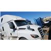 Image 3 : REPO:2023 FREIGHTLINER CASCADIA 126" SLEEPERCAB