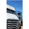 Image 4 : REPO:2023 FREIGHTLINER CASCADIA 126" SLEEPERCAB