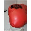 Image 2 : Lot of 2 Boxing Gloves