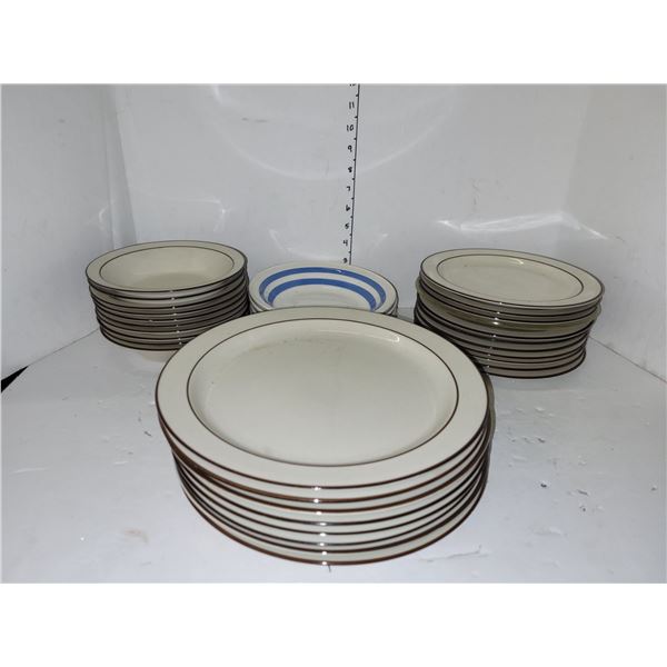 Vintage 1970s Stoneware Plate Set