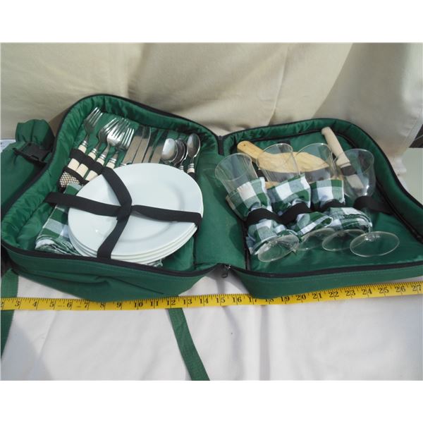 4 Piece Picnic Set with Bag – Like New