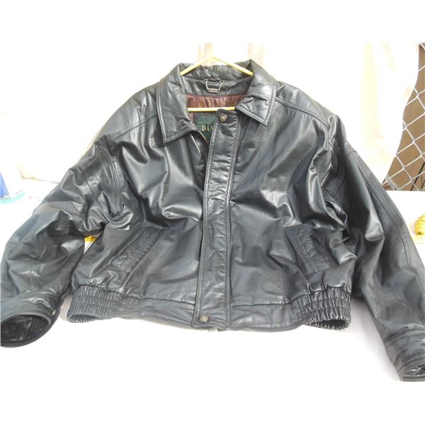 Mens Danier leather Jacket - Size Large - Lightly Used