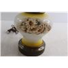Image 4 : Floral Kerosene-Style Lamp - Works