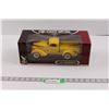 Image 1 : 1:18 Scale Die Cast "Road Signature: 1937 Studebaker Coupe Express Pick Up" Deluxe Edition