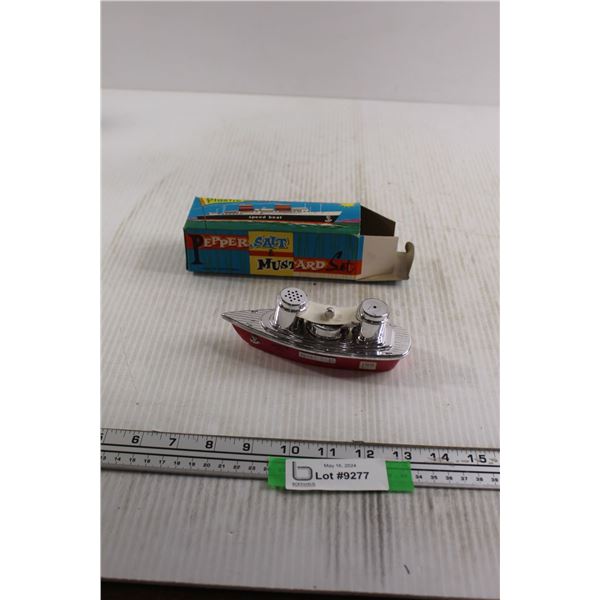 Salt and Pepper Boat Condiment Set