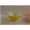 Image 7 : (2) Pyrex Sunflower Daisy Nesting Cinderella Mixing Bowls, (2) Yellow/Orange Pyrex Bowls
