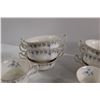 Image 2 : 25-Piece Royal Albert Memory Lane Dish Set