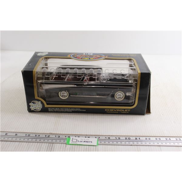 Road Tough 1957 Chevrolet Nomad Die Cast - 1/18