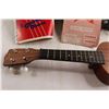 Image 3 : Ukulele with Manuals