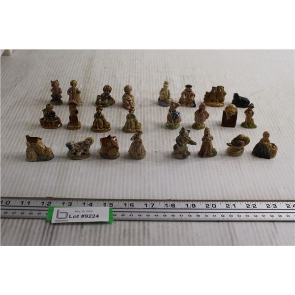 (24) Red Rose Nursery Rhyme Figurines