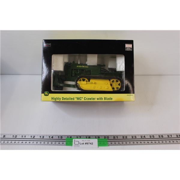 SpecCast John Deere Highly Detailed "MC" Crawler With Blade Die Cast 1/16th Scale NIB