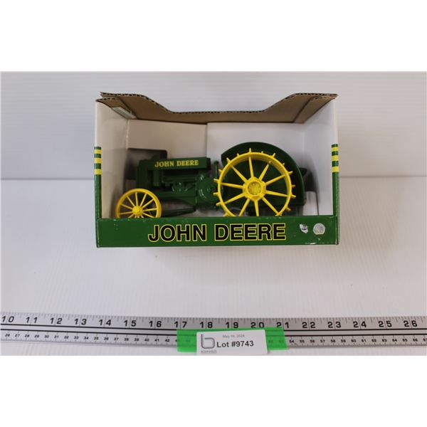 SpecCast John Deere "BO" Tractor on Steel Wheels Die Cast Metal 1/16th Scale NIB