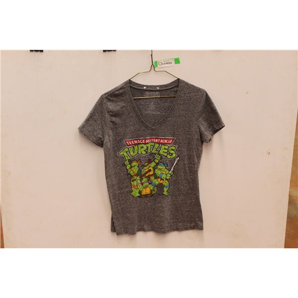 Vintage Teenage Mutant Ninja Turtles TMNT Ladies V-Neck T-Shirt Size M