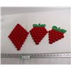Image 1 : (3) Vintage Raspberry Crochet Trivets