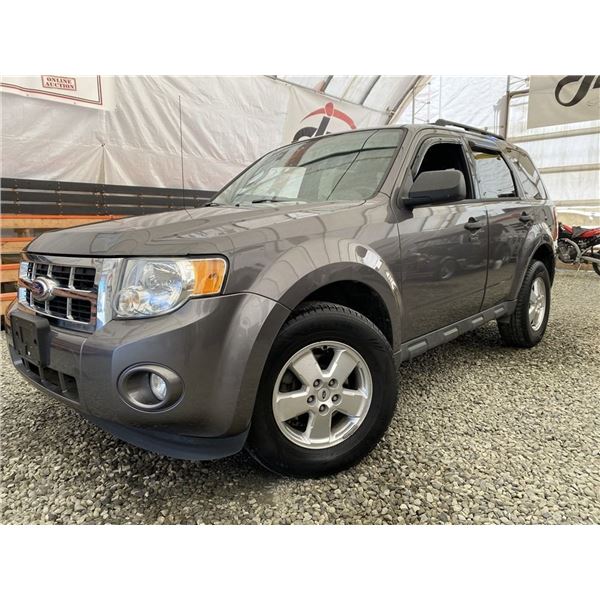 B2 --  2011 FORD ESCAPE XLT , AWD,  Grey, 171755 KM