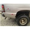 Image 25 : F4 --  2004 CHEVROLET SILVERADO 3500 CREW CAB 4X4 DUALLY, Silver, 205018 KM