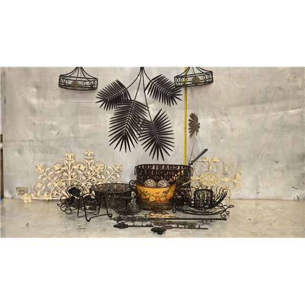 580 -- METAL WALL ART, AND FLOATING SHELVES