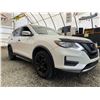 Image 8 : A1 --  2017 NISSAN ROGUE SV AWD, White, 210753 "NO RESERVE"
