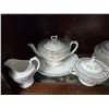 Image 2 : Dinnerware Set & 2 Trays