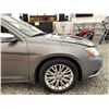 Image 29 : A12A --  2013 CHRYSLER 200 LIMITED, Silver, 208261 KM