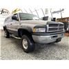 Image 8 : B4 -- 2001 DODGE RAM 3500, BROWN, 322,981km