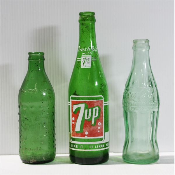 3 VINTAGE GREEN GLASS SODA POP BOTTLES SPRITE, COCA COLA, & 7 UP