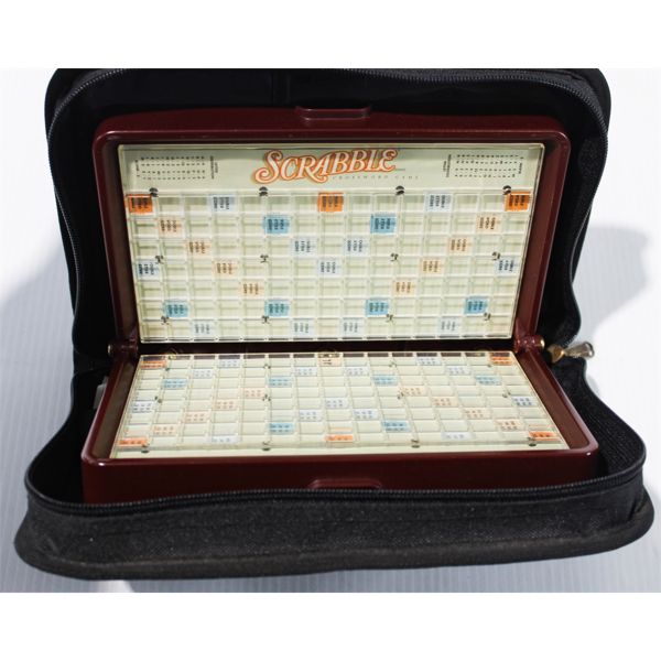 SCRABBLE CROSSWORD GAME W/ CASE