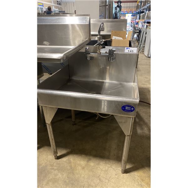 SINGLE BAY STAINLESS STEEL 26"W X 26"D X 28"H COMMERCIAL WASH SINK WITH FAUCET