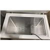 Image 3 : FRIGIDAIRE FFFC07M2UW WHITE ELECTRIC 35"W X 21"D X 33"H CHEST FREEZER