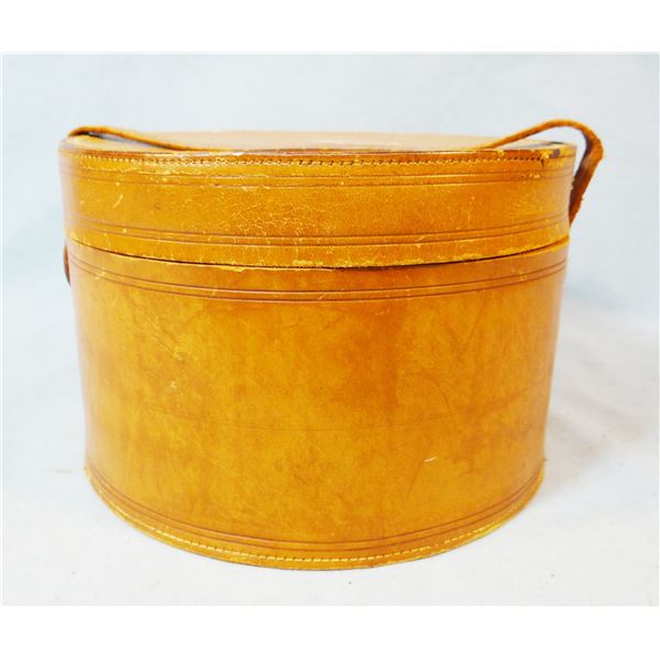 Vintage leather collar box with (6) collars - (3) 15 1/4  Gordon Form Fit made by Arrow, Cluett, Pea
