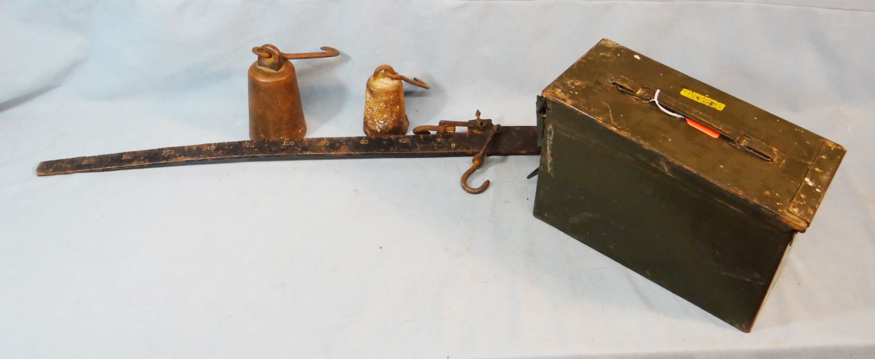 Stilliard 2 pcs: Stilliard scale with 2 weights and ammo can