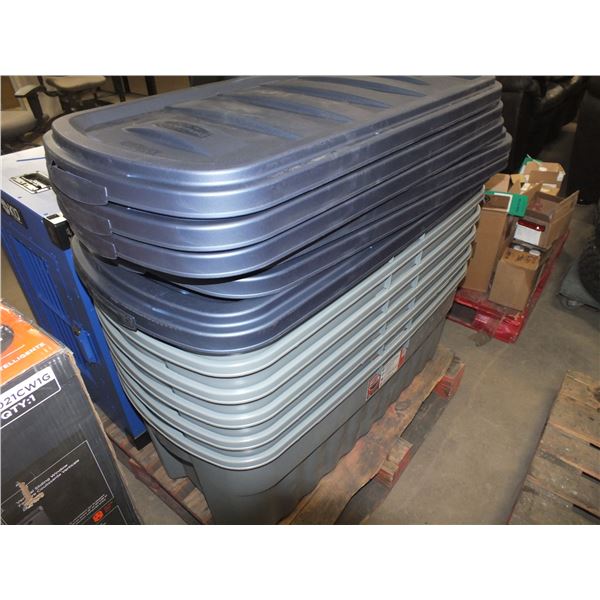 6 Rubbermaid Totes w/ Lids