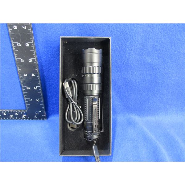 NEW - LED Flashlight with 4 Brightness and a Flash Setting