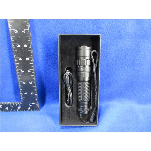 NEW - LED Flashlight with 4 Brightness and a Flash Setting