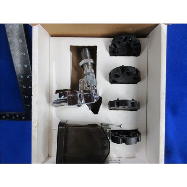 Lee Auto Disk Powder Measure 90577 with Lee 38 Sp-J1 Die