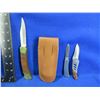Image 2 : 3 Folding Blade Locking Knives - 1 Has a Leather Sheath