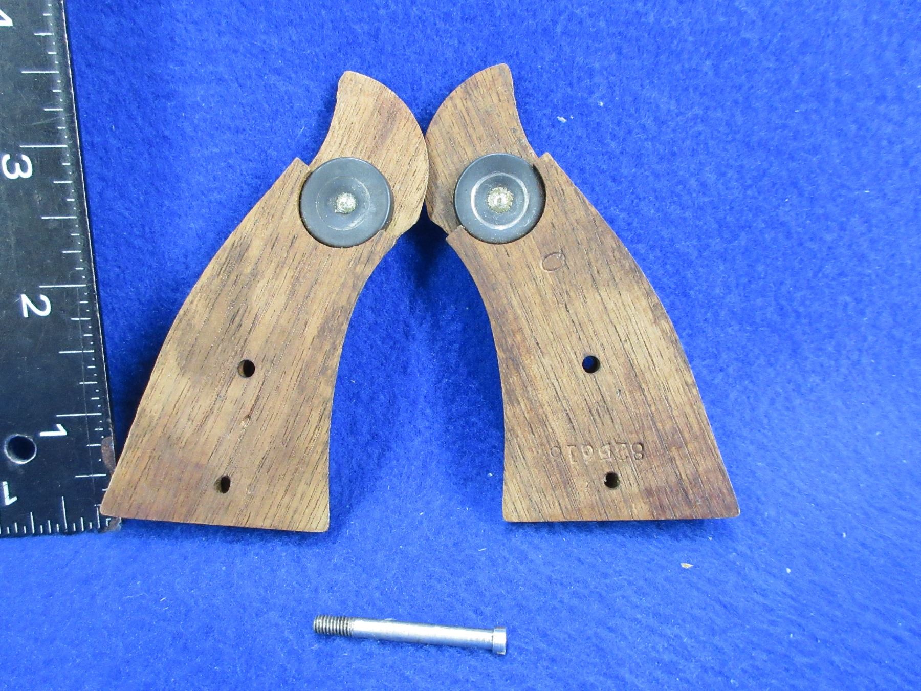 New grips for S&W K/L Frame Square Butt Grips Smooth white New grips for S&W K/L Frame Square Butt Grips Smooth white