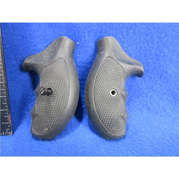 Uncle Mike's Smith & Wesson J Frame Rubber Grips