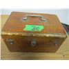 Image 1 : ESTATE/COLLECTIBLE:  OLD RECIPE BOX