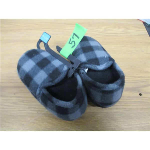 NEW:  KID'S GREY PLAID SLIPPERS (SIZE 9/10)