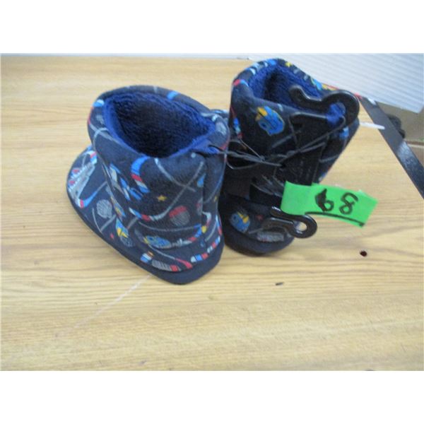 NEW:  KID'S SLIPPERS (SIZE 5/6)